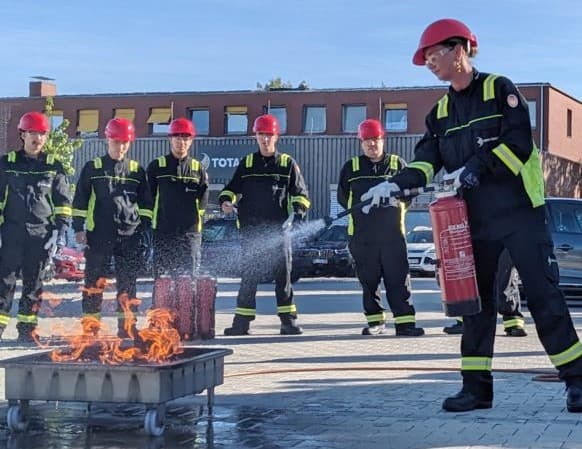 AV-011 Brandwacht (incl. AV-012 Blussen met kleine blusmiddelen) Engels